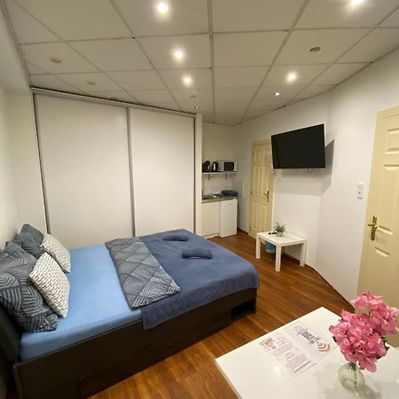 Malasits Apartman เยอร์ ภายนอก รูปภาพ