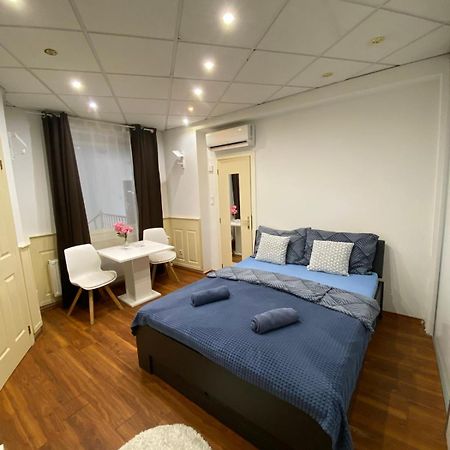 Malasits Apartman เยอร์ ภายนอก รูปภาพ