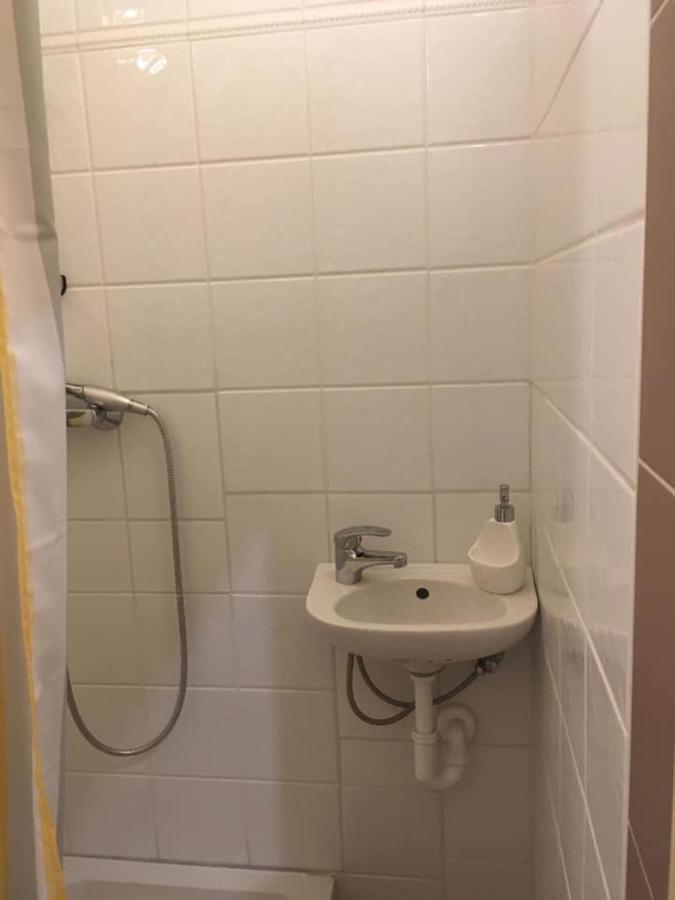 Malasits Apartman เยอร์ ภายนอก รูปภาพ
