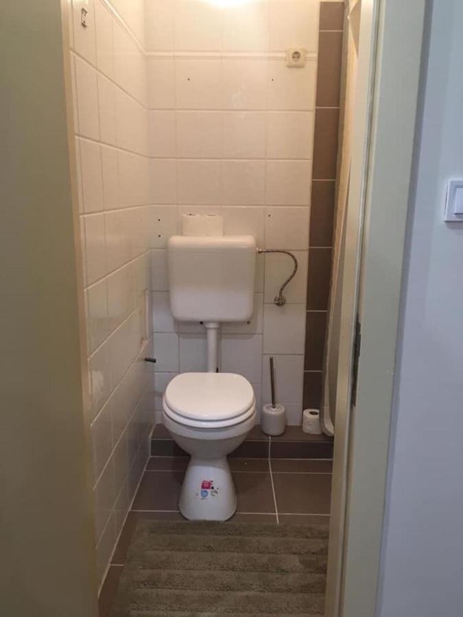 Malasits Apartman เยอร์ ภายนอก รูปภาพ