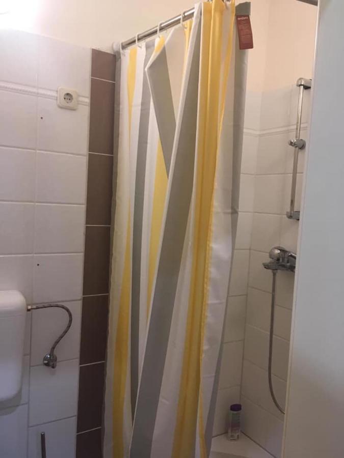 Malasits Apartman เยอร์ ภายนอก รูปภาพ