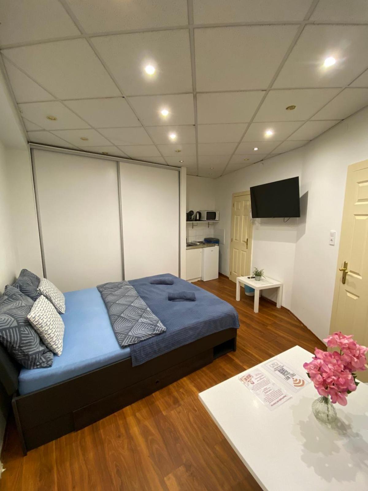 Malasits Apartman เยอร์ ภายนอก รูปภาพ